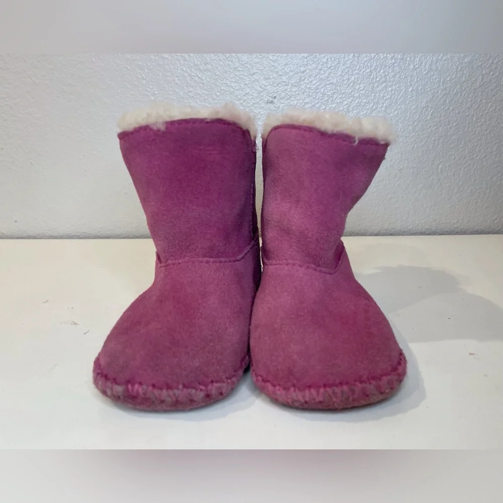 UGG Baby’s Caden Snow Pink Booties‎ with Cozy Lining Size 4/5